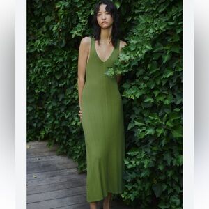 EUC - Reformation Green Sleeveless V-Neck Maxi Dress